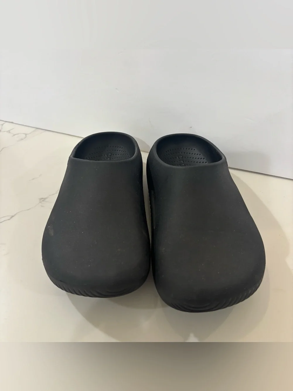 Black Crocs Unisex-Adult Mellow Clogs Men’s 7/ women’s 9